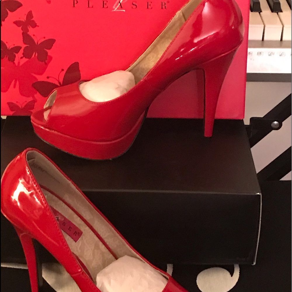 Red 5 inch platform Pleaser Pump.